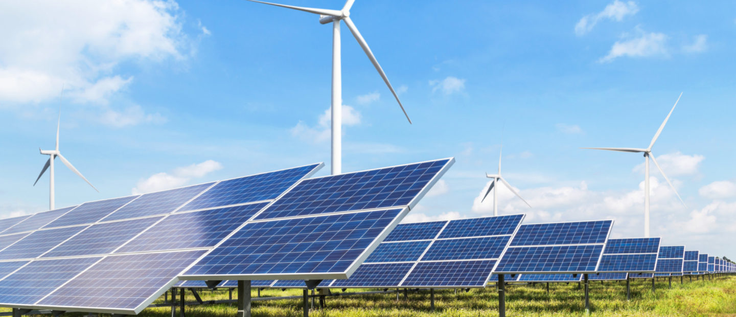Veld van zonnepanelen